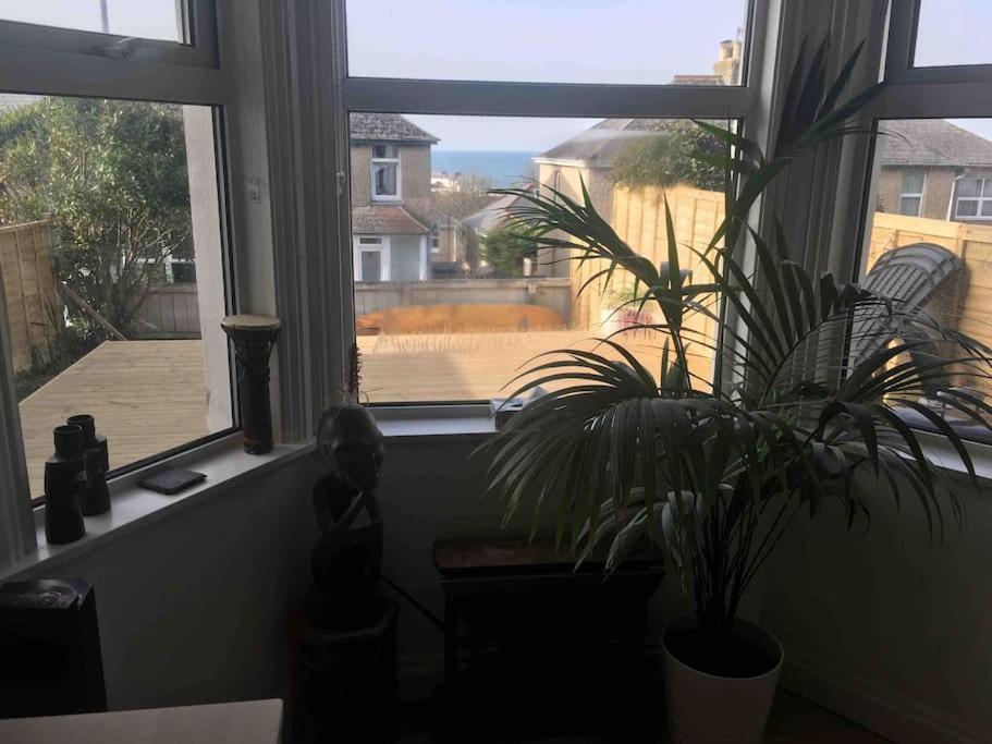 Sea Views With Large Deck One Bedroom Very Close To Beach And Town Ньюкі Екстер'єр фото